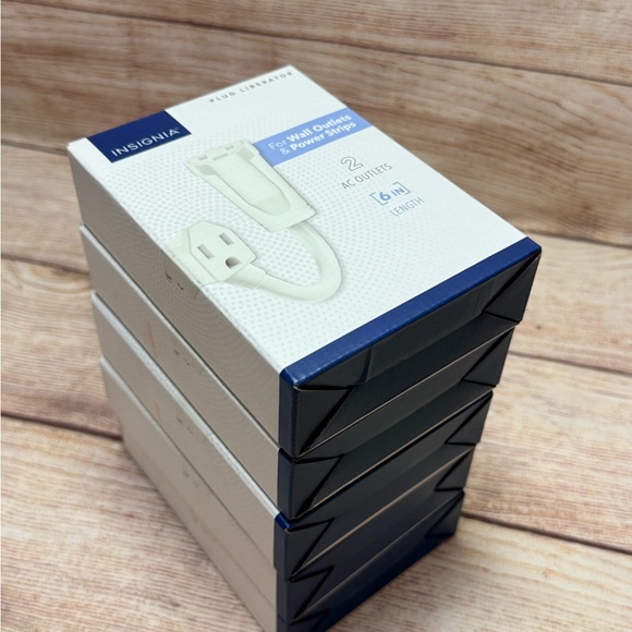 Insignia White Plug Liberator 2-Outlet Extension (6 in) - Pack of 5 - Picture 4 of 5